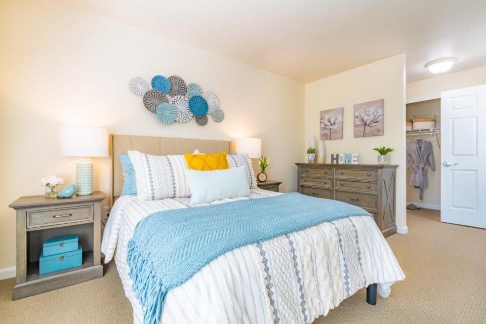 Eskaton Lodge Granite Bay apartment bedroom