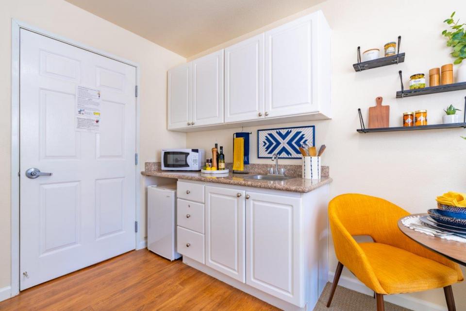 Eskaton Lodge Granite Bay apartment kitchenette