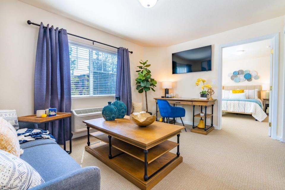 Eskaton Lodge Granite Bay apartment living room