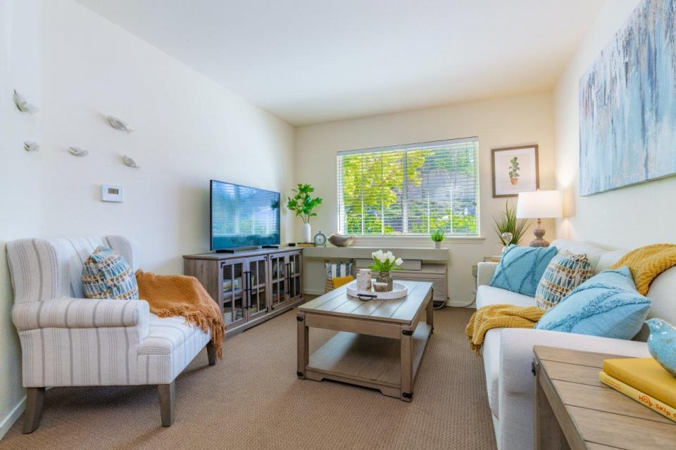 Eskaton Village Grass Valley apartment living room