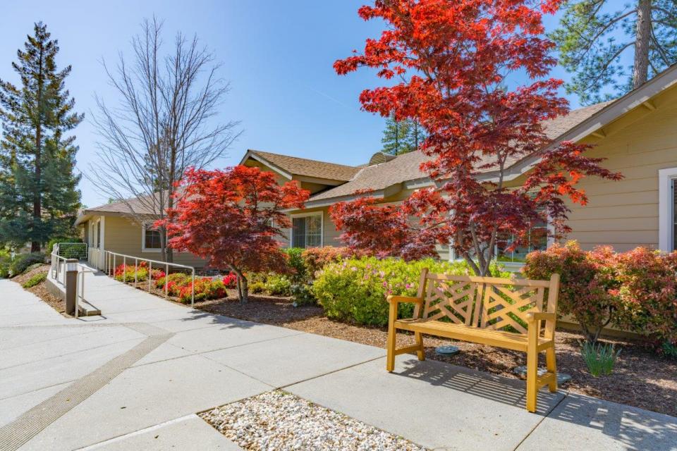 Eskaton Village Grass Valley walkways