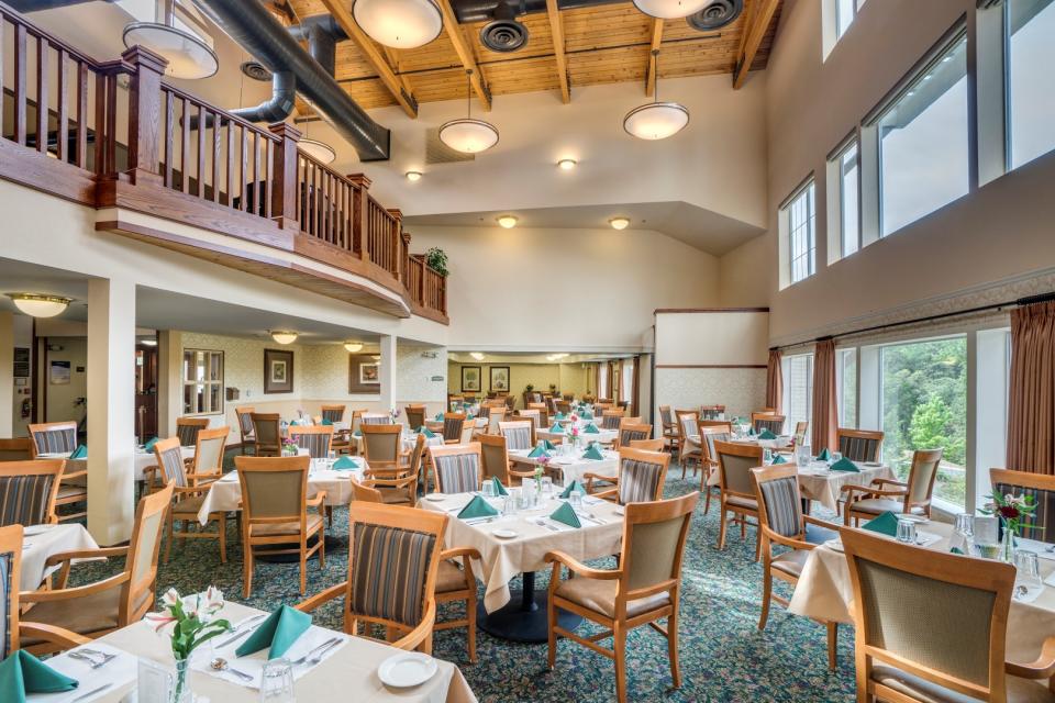 Eskaton Village Grass Valley dining room.