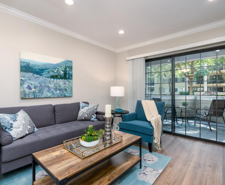 Apartment living with view to the patio