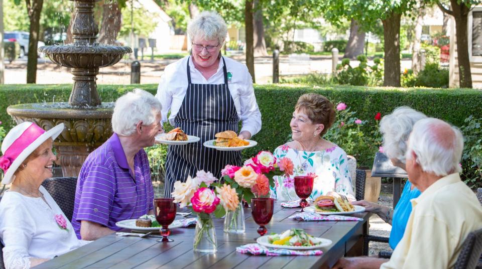 Residents enjoying lunch on the patio.