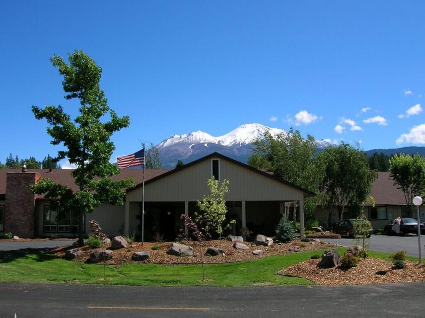 Eskaton Washington Manor front entrance with a view of the snow-capped mountains of Mount Shasta,