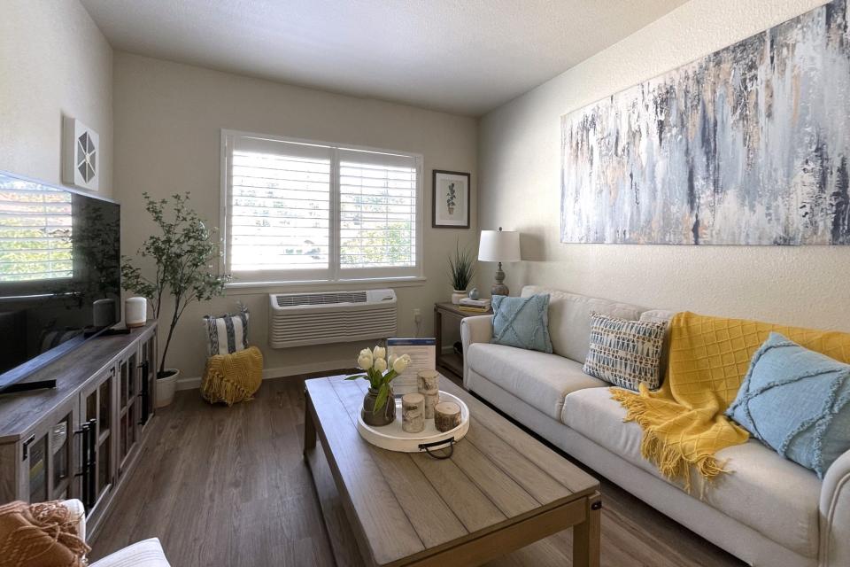 Living room at Eskaton Village Grass Valley