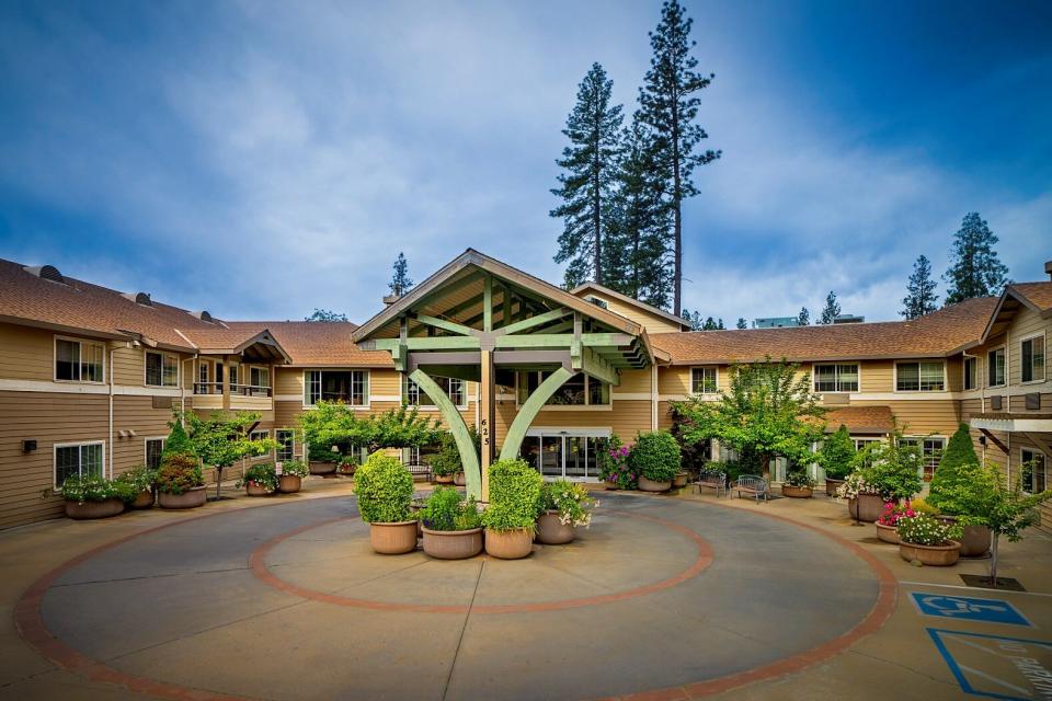 Eskaton Village Grass Valley's circular drive way and front entrance