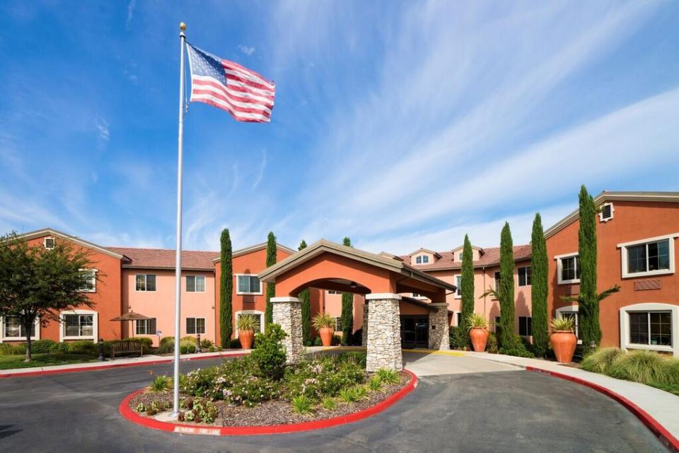 Eskaton Village Roseville front entrance, circular driveway and the American flag